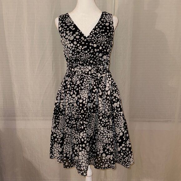 MK 12 Black White Spotted Polka Pebbles Sleeveless Faux Wrap V-Neck A-Line Dress - Picture 1 of 13